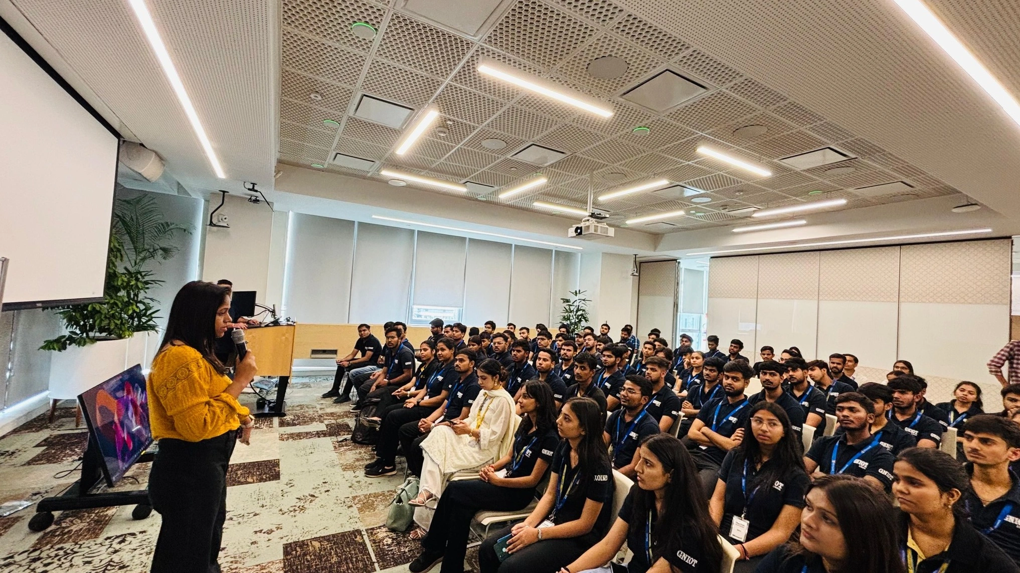 GNIOT Greater Noida BTech bg image